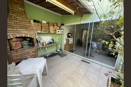 Casa à venda com 220m², 3 quartos e 5 vagas Casa à venda com 220m², 3 quartos e 5 vagasChurrasqueira