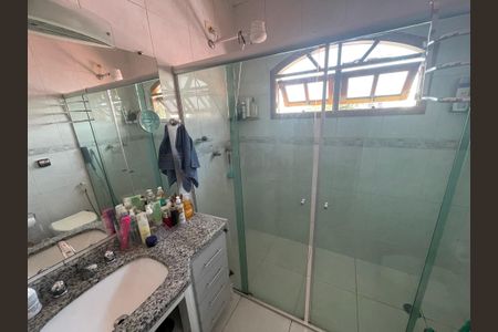 Casa à venda com 220m², 3 quartos e 5 vagas Casa à venda com 220m², 3 quartos e 5 vagasBanheiro da Suíte