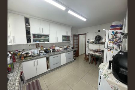 Casa à venda com 220m², 3 quartos e 5 vagas Casa à venda com 220m², 3 quartos e 5 vagasCozinha