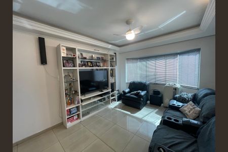 Casa à venda com 220m², 3 quartos e 5 vagas Casa à venda com 220m², 3 quartos e 5 vagasSala