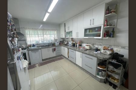 Casa à venda com 220m², 3 quartos e 5 vagas Casa à venda com 220m², 3 quartos e 5 vagasCozinha