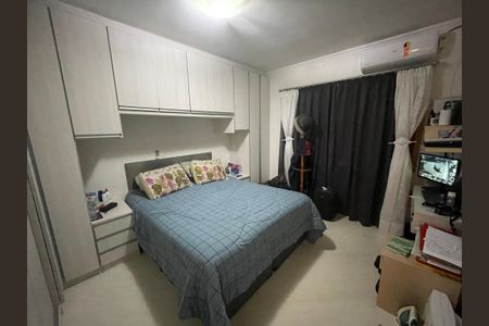 Casa à venda com 220m², 3 quartos e 5 vagas Casa à venda com 220m², 3 quartos e 5 vagasSuíte