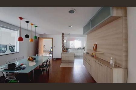 Casa à venda com 4 quartos, 290m² em Santo Antônio, São Caetano do Sul