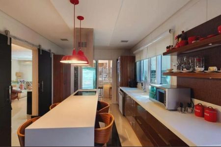 Casa à venda com 660m², 4 quartos e 10 vagas Casa à venda com 660m², 4 quartos e 10 vagasFoto 07