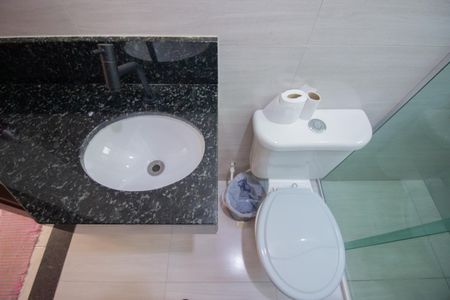 Banheiro Social de apartamento para alugar com 2 quartos, 47m² em Ingá, Betim