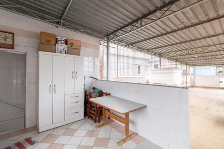 Casa à venda com 130m², 4 quartos e 1 vagaÁrea de Serviço