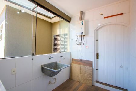 Casa à venda com 210m², 5 quartos e 2 vagasÁrea de serviço