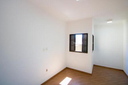 Casa à venda com 210m², 5 quartos e 2 vagasQuarto 2