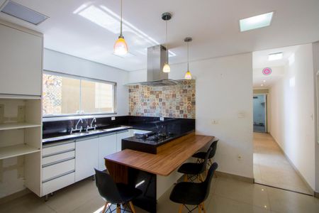 Casa à venda com 210m², 5 quartos e 2 vagasCozinha