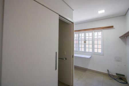 Casa à venda com 210m², 5 quartos e 2 vagasQuarto 5