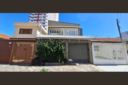 Casa à venda com 210m², 5 quartos e 2 vagasFachada