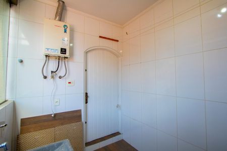 Casa à venda com 210m², 5 quartos e 2 vagasÁrea de serviço