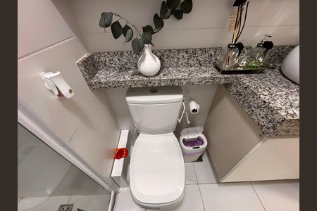 Apartamento à venda com 81m², 2 quartos e 1 vaga Apartamento à venda com 81m², 2 quartos e 1 vagaBanheiro Social
