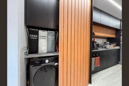 Apartamento à venda com 81m², 2 quartos e 1 vaga Apartamento à venda com 81m², 2 quartos e 1 vagaCozinha e Área de Serviço