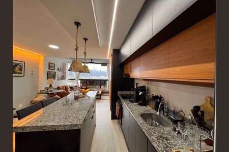 Apartamento à venda com 81m², 2 quartos e 1 vaga Apartamento à venda com 81m², 2 quartos e 1 vagaCozinha e Área de Serviço