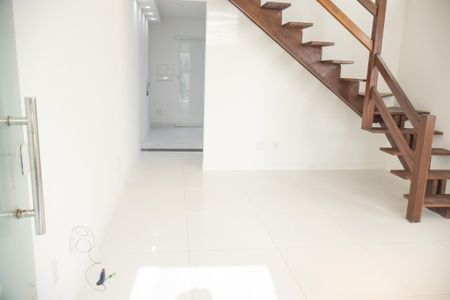 Sala de casa de condomínio para alugar com 3 quartos, 159m² em Itapuã, Salvador