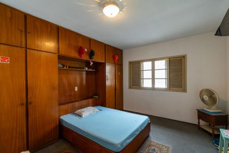 Casa à venda com 180m², 4 quartos e 2 vagasSuíte