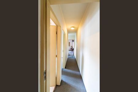 Casa à venda com 180m², 4 quartos e 2 vagasCorredor