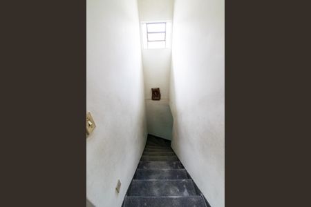 Casa à venda com 180m², 4 quartos e 2 vagasEscadas