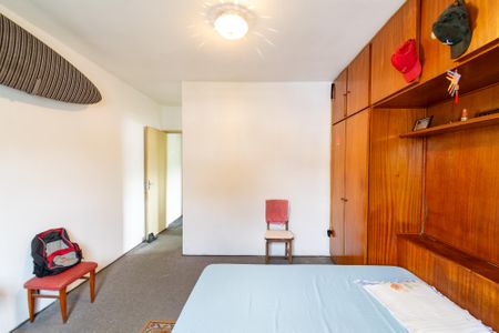 Casa à venda com 180m², 4 quartos e 2 vagasSuíte