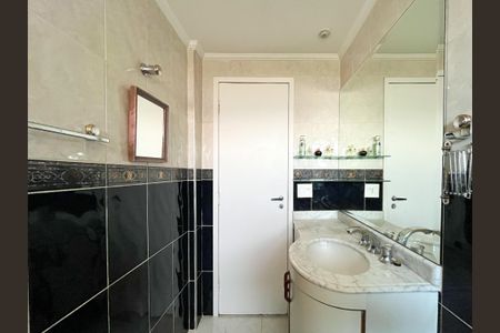 Apartamento à venda com 110m², 2 quartos e 3 vagasBanheiro da Suíte