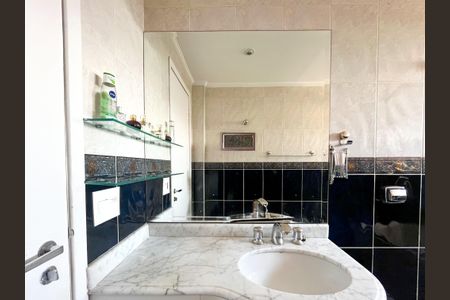 Apartamento à venda com 110m², 2 quartos e 3 vagasBanheiro da Suíte