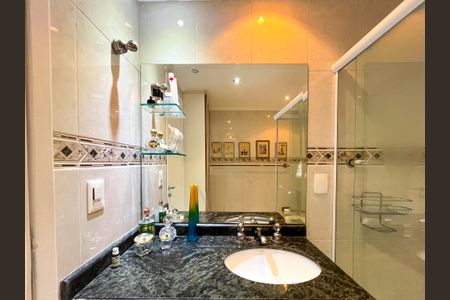 Apartamento à venda com 110m², 2 quartos e 3 vagasBanheiro Social