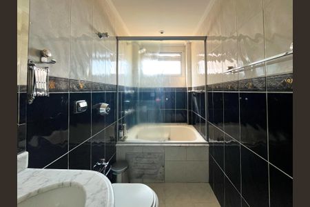 Apartamento à venda com 110m², 2 quartos e 3 vagasBanheiro da Suíte