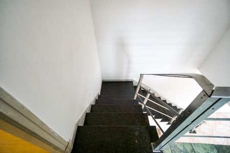 Casa à venda com 219m², 3 quartos e 3 vagasEscada