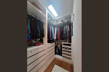 Apartamento à venda com 133m², 3 quartos e 3 vagas Apartamento à venda com 133m², 3 quartos e 3 vagasCloset Quarto 1