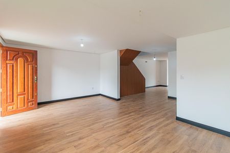 Casa à venda com 300m², 3 quartos e 2 vagasSala
