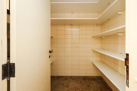 Apartamento para alugar com 560m², 4 quartos e 5 vagas Apartamento para alugar com 560m², 4 quartos e 5 vagasÁrea de Serviço