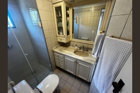 Apartamento à venda com 65m², 2 quartos e 2 vagasBanheiro da Suíte
