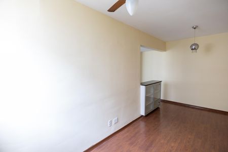 Apartamento para alugar com 70m², 2 quartos e 1 vagaSala