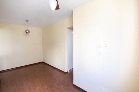 Apartamento para alugar com 70m², 2 quartos e 1 vagaSala