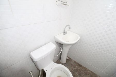 Banheiro de kitnet/studio para alugar com 1 quarto, 40m² em Jardim Ismenia, São José dos Campos