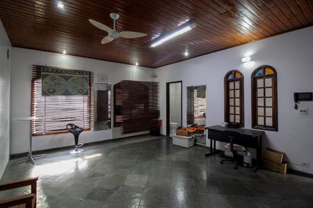 Casa à venda com 301m², 5 quartos e 3 vagasSalão de Festas