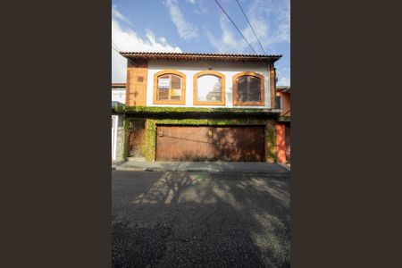 Casa à venda com 301m², 5 quartos e 3 vagasFachada