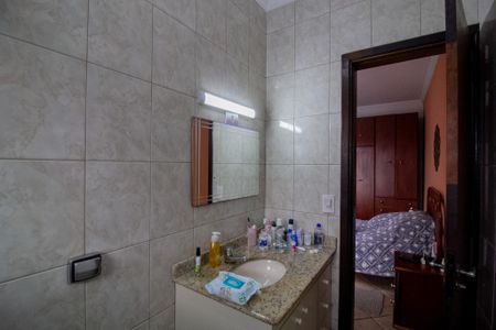 Casa à venda com 301m², 5 quartos e 3 vagasEdícula - Banheiro da Suíte 1