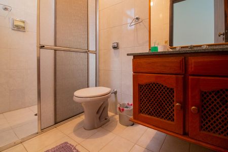 Casa à venda com 301m², 5 quartos e 3 vagasBanheiro da Suíte 2