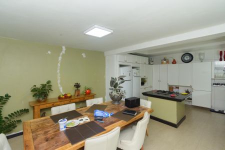 Casa à venda com 385m², 3 quartos e 3 vagasCozinha 