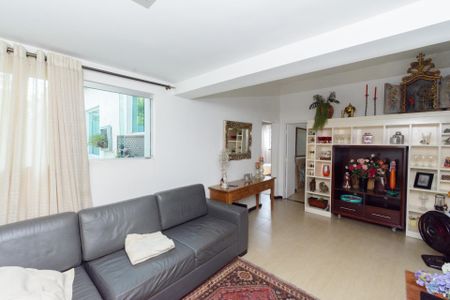 Casa à venda com 385m², 3 quartos e 3 vagasSala