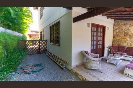 Casa de condomínio à venda com 100m², 4 quartos e sem vagaÁrea comum