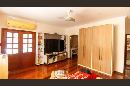 Casa de condomínio à venda com 100m², 4 quartos e sem vagaSuite