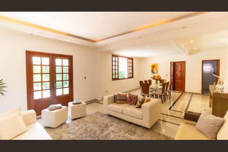 Sala de casa de condomínio à venda com 4 quartos, 100m² em Badu, Niterói