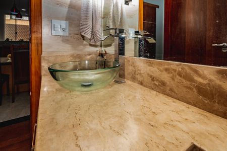 Apartamento à venda com 180m², 3 quartos e 4 vagasBanheiro social 1