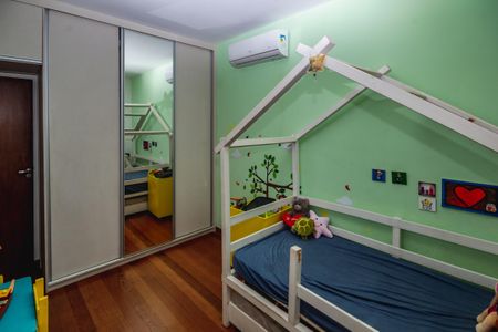 Apartamento à venda com 180m², 3 quartos e 4 vagasQuarto 1