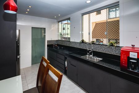 Apartamento à venda com 180m², 3 quartos e 4 vagasCozinha