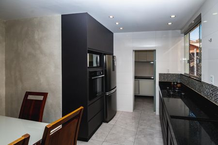 Apartamento à venda com 180m², 3 quartos e 4 vagasCozinha