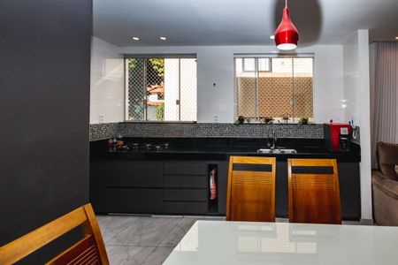 Apartamento à venda com 180m², 3 quartos e 4 vagasCozinha